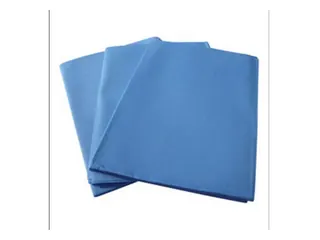 EQUIPO PARA CIRUGÍA MAYOR, CONSTA DE: 3 BATAS PARA CIRUJANO, PUÑOS AJUSTABLES, REFUERZO EN MANGAS Y PECHO, 4 CAMPOS SENCILLOS DE 90 X 90 CMS, 1 SABANA INFERIOR, 1 SABANA SUPERIOR, 1 SABANA HENDIDA, 1 CUBIERTA PARA MESA DE RIÑON, 1 FUNDA PARA MESA MAYO CON REFUERZO Y 3 TOALLAS ABSORBENTES.