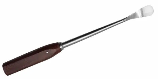 LEGRA PERIOSTOTOMO MANGO DE MADERA. PUNTA 2.1 CM DE ANCHO. 27.5 CM DE LONGITUD.